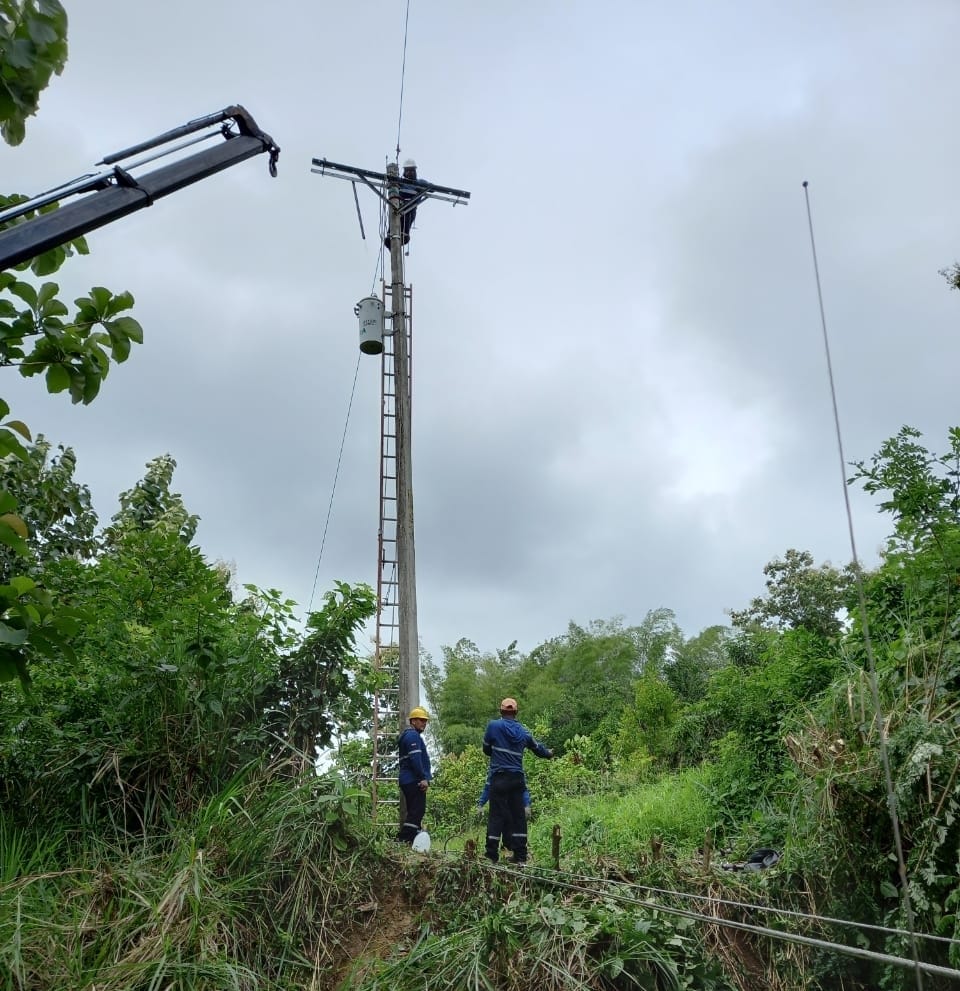 ATENCIÓN. CNEL EP en Esmeraldas dispondrá de 70 colaboradores para atender las emergencias eléctricas en el feriado.