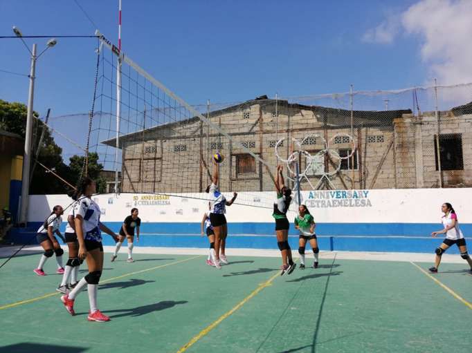 JUEGO. Hoy sábado inicia el campeonato de voleibol en las canchas de Cetraemelesa al frente del Cementerio General de Esmeraldas.