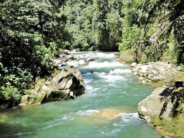 Río Bombuscaro, popular por sus cristalinas aguas