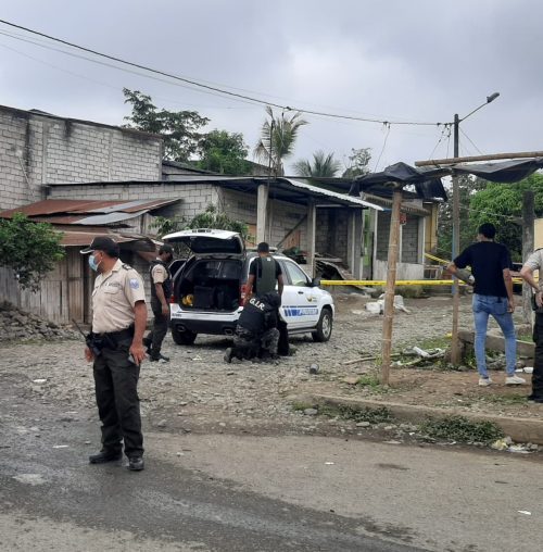 Policía realizó la explosión controlada de tres granadas.