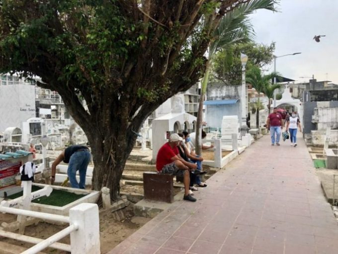 Cementerios Día de Difuntos