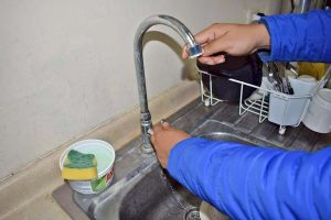 Intermitencia en el servicio de agua potable en Loja