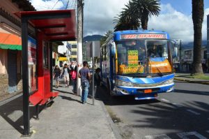 Buses se paralizan tras suspensión de alza de pasajes