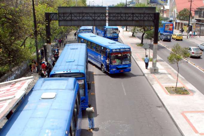 El 26 de octubre habrá paro parcial de buses en Quito