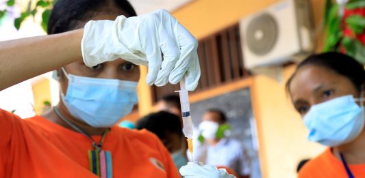 En varias partes del mundo persiste la desconfianza hacia las vacunas