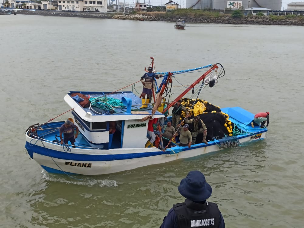 pescadores detenidos