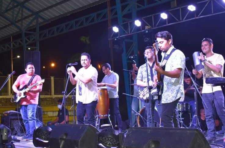CANTAUTORES. Santodomingueños rinden homenaje a la provincia a través de la interpretación de varios géneros musicales.