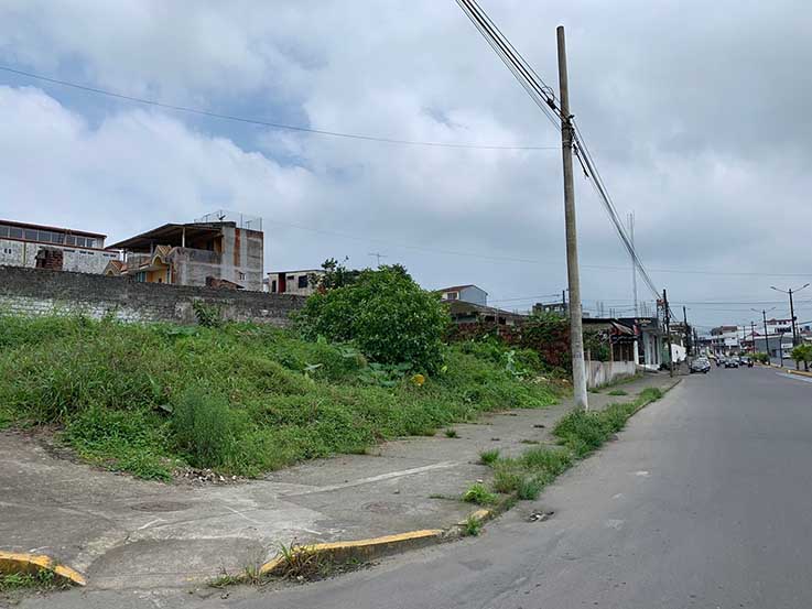 Terrenos vacíos y abandonados