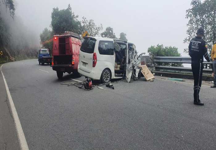 Tragedia. La furgoneta perdió pista y uno de sus ocupantes falleció.