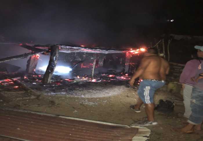 Tragedia. El menor estaba en el interior de una casa de madera.