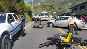 Hombre manejaba ebrio e impactó contra un patrullero