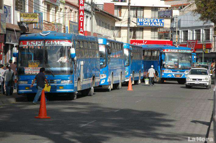 Servicio. Diariamente, en promedio, cada bus urbano de Ibarra transportaba a 450 pasajeros, antes de la pandemia.