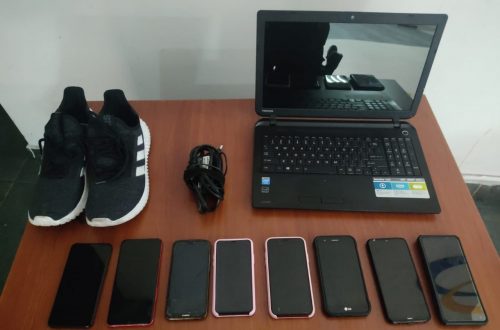 10 personas detenidas por golpear y robarle a un hombre