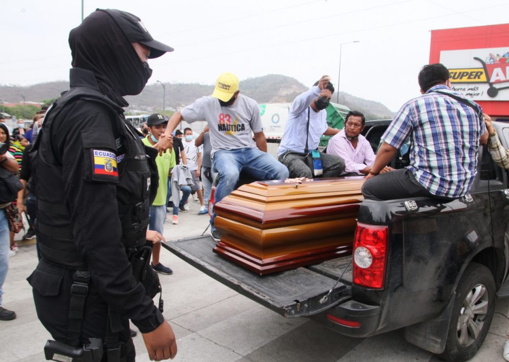 Cuerpos quemados y mutilados dificultan identificar a reos