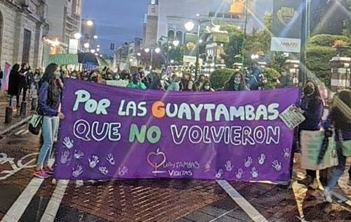 Varios colectivos marcharon en contra de la violencia a la mujer.
