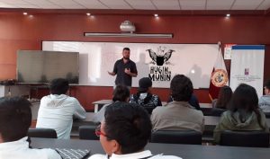 Curso de artes gratuito para migrantes en Ambato