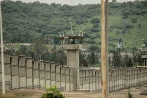VIGILANCIA. Las prisiones de Jalisco cuentan con pabellones de alrededor de 800 presos y solo 2 guardianes vigilándolos.