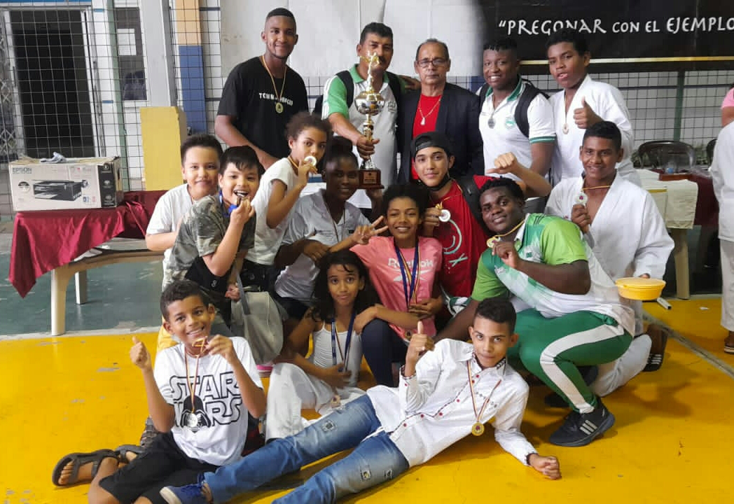 DELEGACIÓN. Alumnos del club IKA Esmeraldas obtuvieron medallas de oro, plata y bronce en el Campeonato de Karate Do ‘Copa Dr. Wilson Cañizares 2021’.