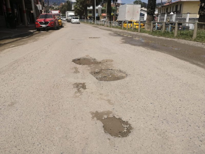 Lluvias dejan vías intransitables llenas de huecos