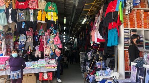 Los comerciantes siguen a la espera de que se haga el cambio de la denominación en sus puestos y puedan ser adjudicados.