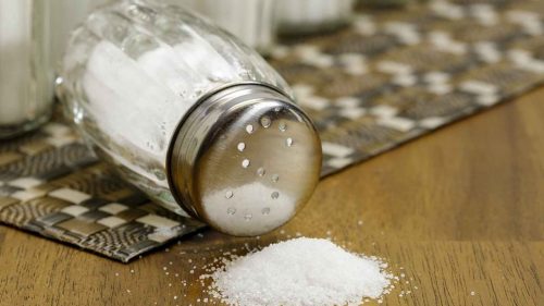 Cinco condimentos que pueden sustituir la sal en la comida