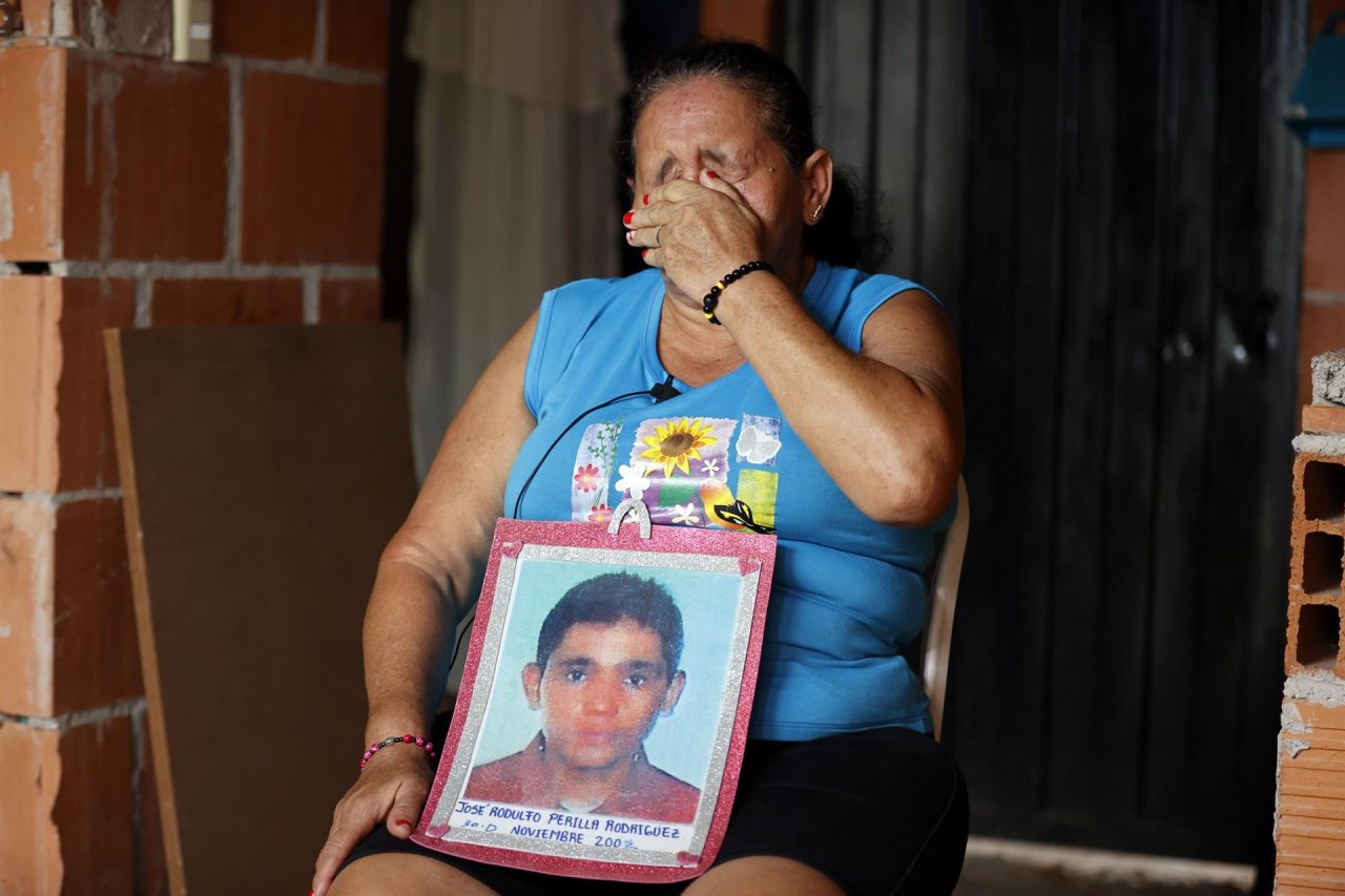 ESPERANZA. Rosa Rodríguez llora al recordar a su hijo, uno de los 80 mil desaparecidos durante el conflicto entre el Estado y la guerrilla.