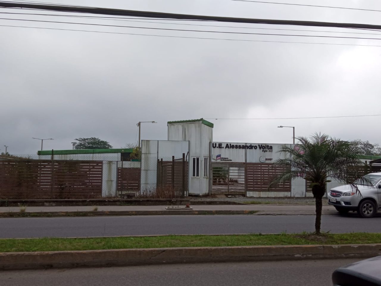 PANORAMA. Las instalaciones donde funcionó la unidad educativa Alessandro Volta también se notan deterioradas.