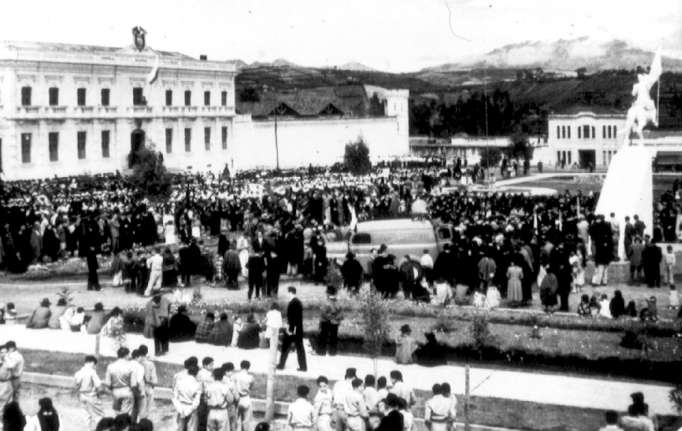 Desarrollo. Seis cantones conforman la provincia de Carchi, siendo Tulcán su capital. Historia. En los museos de Carchi se pueden apreciar vestigios de la cultura Pasto.