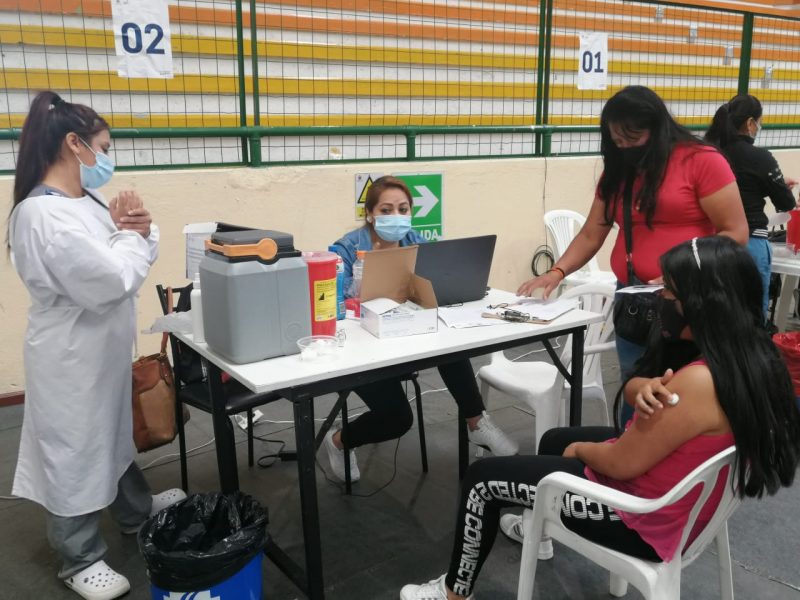 Más personas en Loja acceden a la vacuna de refuerzo