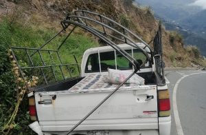 Camioneta pierde frenos en la vía Penipe – Pelileo