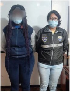 Vendedora de marihuana en el centro de Ambato