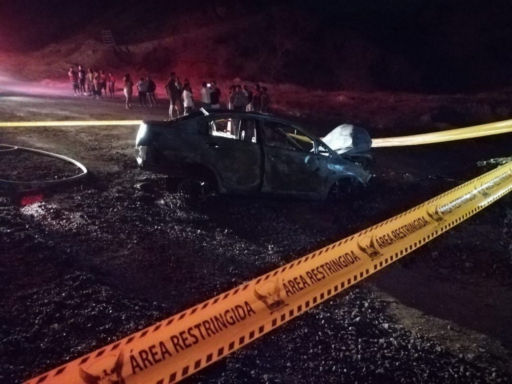 La Policía encontró un auto incinerado. La hipótesis es que fue el que trasladó a las jóvenes.