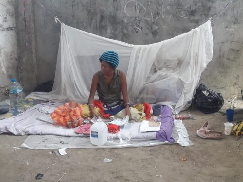 El hambre y el abandono   ‘acompañan’ a una mujer