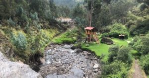 Contaminación en la cascada de Jun Jun en Quero