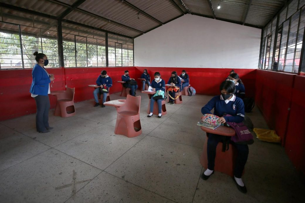 Ecuador mejora resultados educativos en séptimo grado
