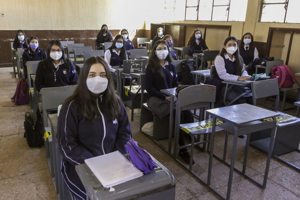 Gobierno planea retorno obligatorio a clases desde noviembre