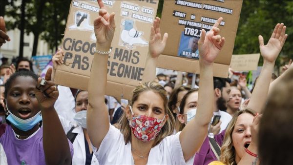 Desigualdad salarial lleva a francesas a trabajar gratis