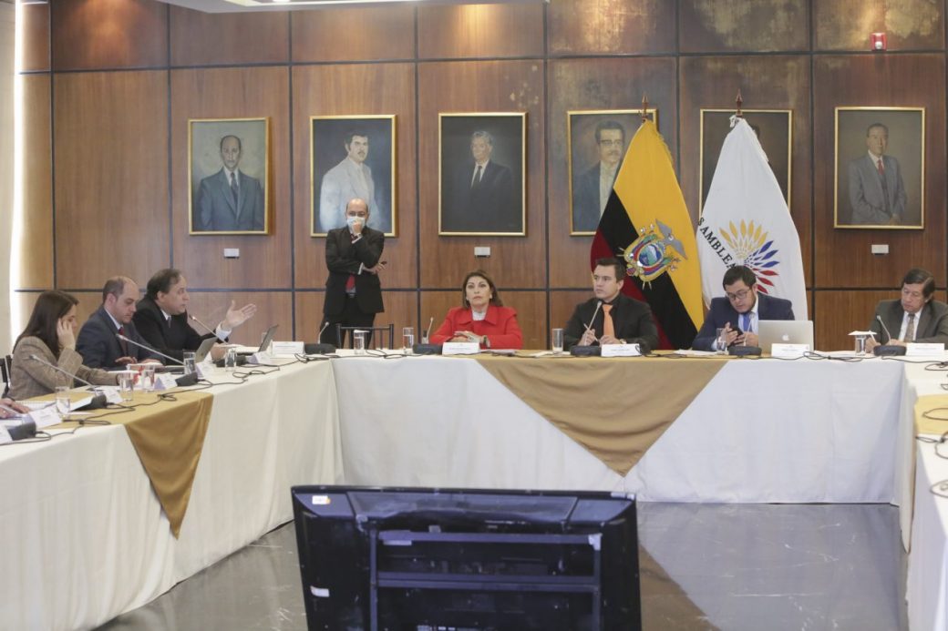 El frente económico del Gobierno estuvo en la Asamblea para defender la reforma tributaria.