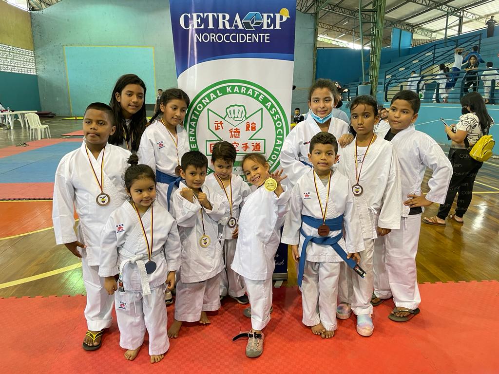 Niños se destacan en campeonato nacional de  Karate