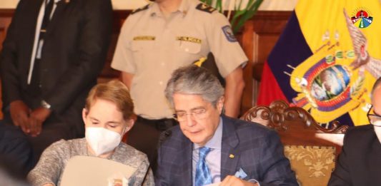 El presidente Guillermo Lasso y la ministra de Gobierno, Alexandra Vela.