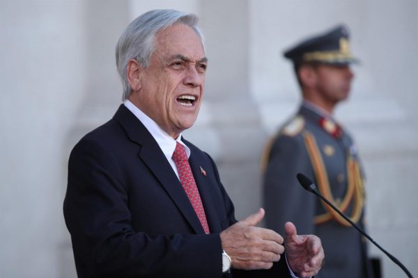 El Presidente de Chile evita su destitución