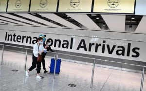 Países blindan aeropuertos ante variante del coronavirus