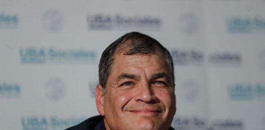 Se dictamina embargo de bienes de Rafael Correa
