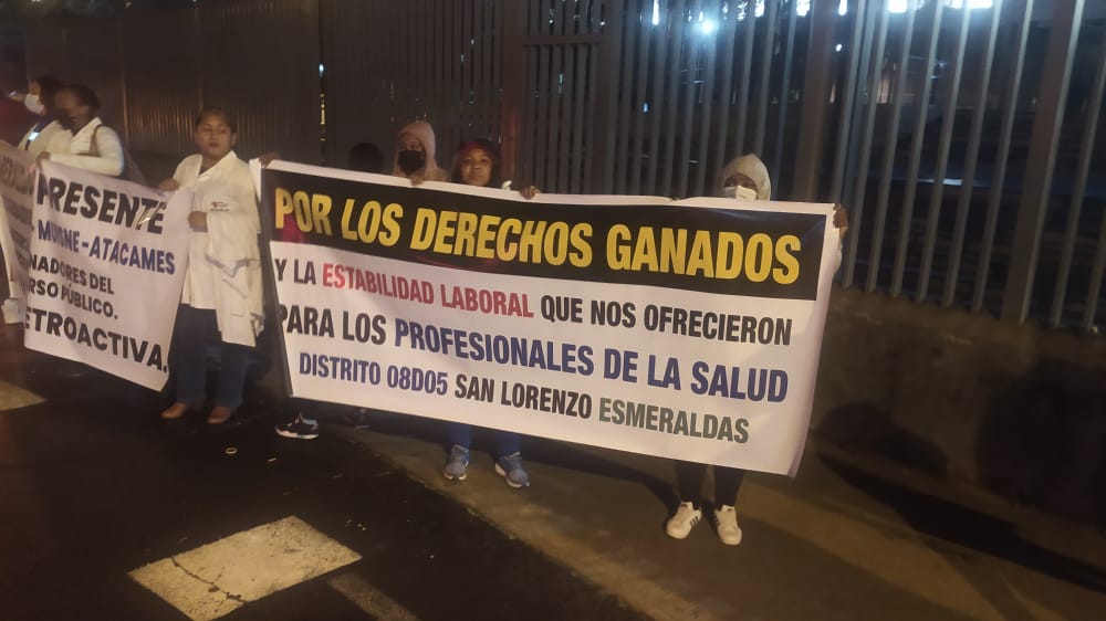 RECLAMO. Profesionales de la salud de Esmeraldas exigen estabilidad laboral con la entrega de nombramientos definitivos.