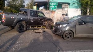 Triple choque deja daños materiales en Tisaleo