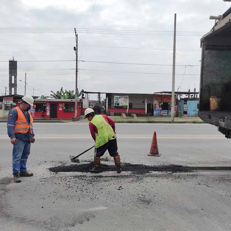 ASFALTO. El fin de semana se realizaron trabajos en las fisuras del pavimento. 