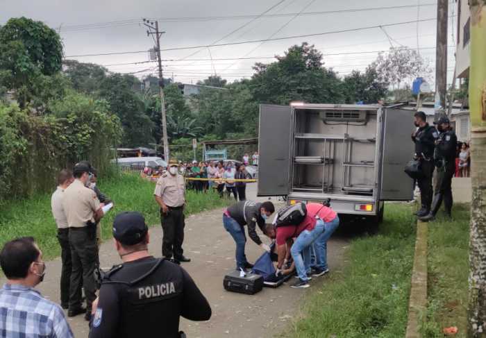 Protocolo. El cadáver fue trasladado al Centro Forense de Santo Domingo.