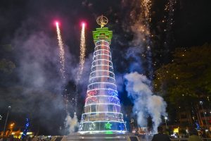 En Catamayo se enciende la Navidad con coloridas temáticas