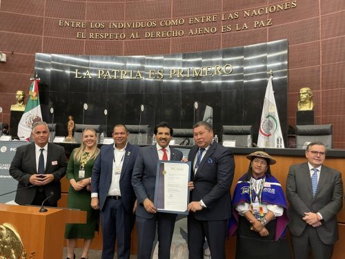 En el senado de la república mexicana se dio el evento.