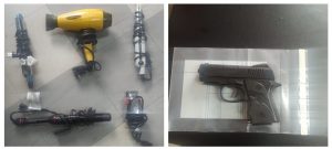 Adolescentes roban un local comercial con arma de juguete